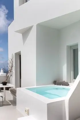 Deluxe Suite with Outdoor Hot Tub & Caldera View
