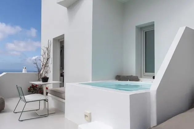 Deluxe Suite with Outdoor Hot Tub & Caldera View