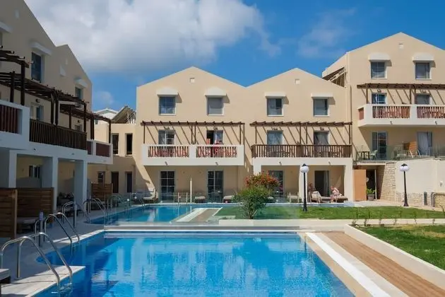 Deluxe Swim-Up Room