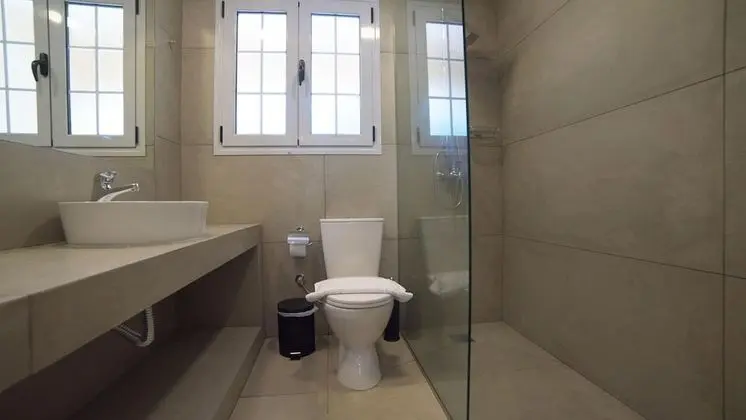 Premium Swim-Up Room