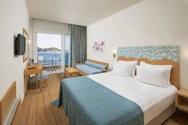Superior Tek Büyük veya İki Ayrı Yataklı Oda (East Side Open Sea View)