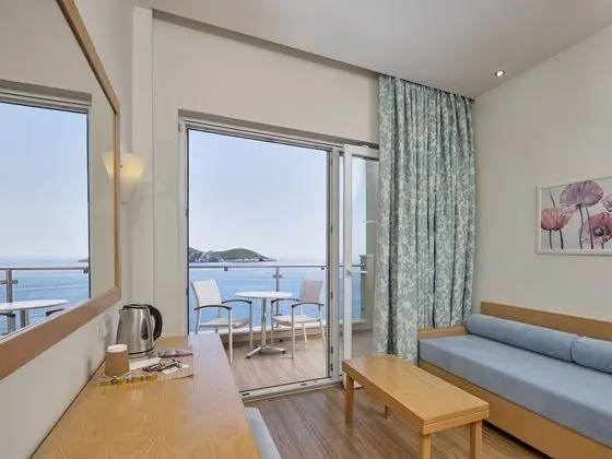Superior Tek Büyük veya İki Ayrı Yataklı Oda (East Side Open Sea View)