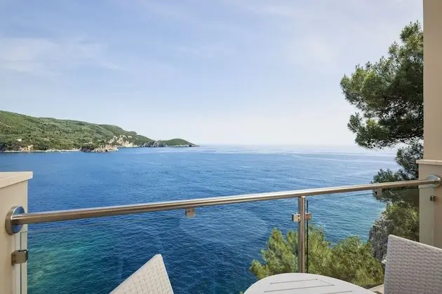 Superior Tek Büyük veya İki Ayrı Yataklı Oda (East Side Open Sea View)