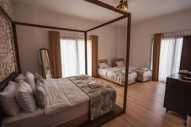 Aile Odası, Kara veya Kısmi Deniz Manzaralı