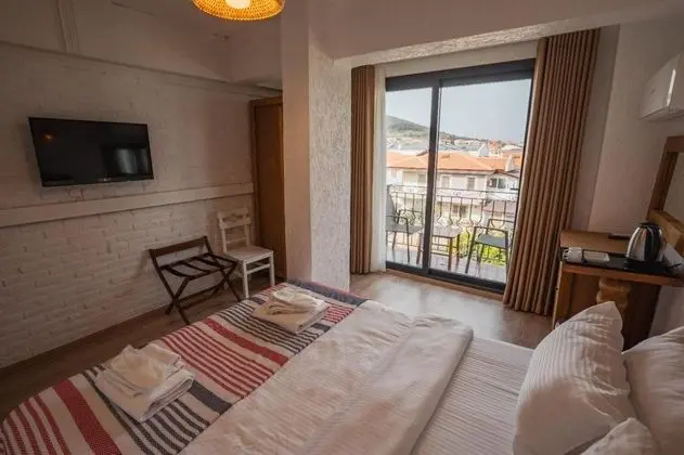 Çift Kişilik, Deniz Manzaralı