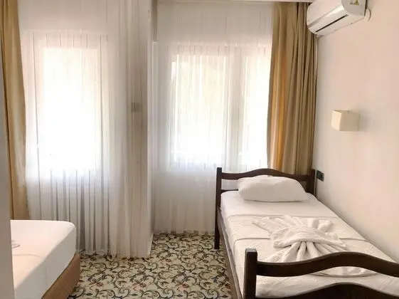 Geniş Standart Oda, Bahçe Manzaralı, Fransız Balkonlu