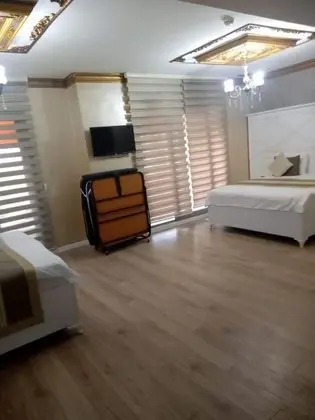 Dört Kişilik Oda, Deniz veya Kara Manzaralı, Balkonlu