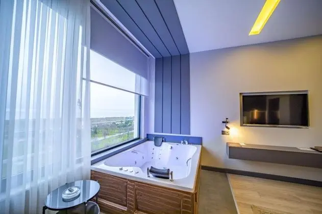 Jakuzili Deluxe Oda, Deniz Manzaralı, Jakuzili