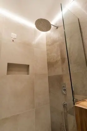 Superior Tek Büyük Yataklı Oda, Havuz Manzaralı