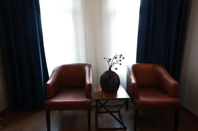 Çift Kişilik, Şehir Manzaralı