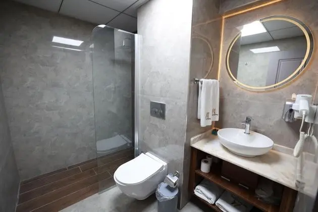 Çift Kişilik,Şehir Manzaralı