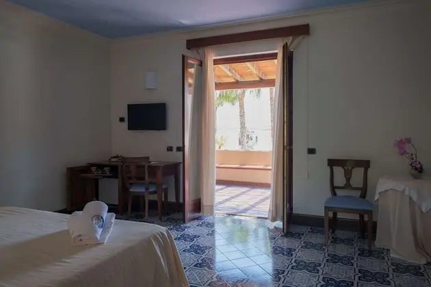 Comfort Tek Büyük Yataklı Oda, 1 Çift Kişilik veya 2 Tek Kişilik Yatak, Havuz Manzaralı