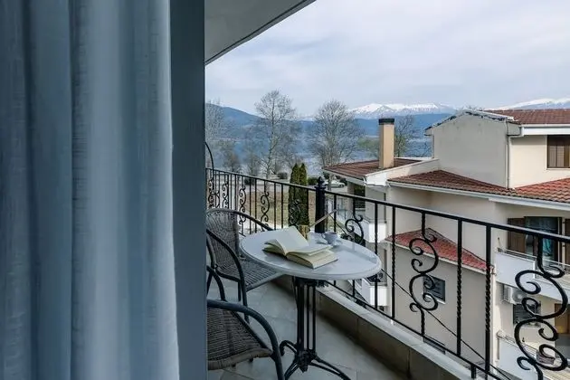 Standard Oda, Kısmi Göl Manzaralı