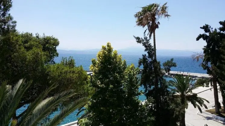 Üç Kişilik Oda, Deniz Manzaralı