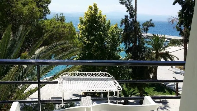 Üç Kişilik Oda, Deniz Manzaralı