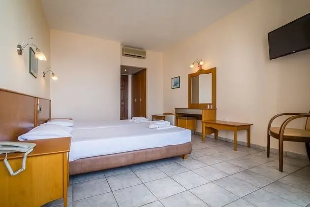 Tek Büyük veya İki Ayrı Yataklı Oda, Bahçe Manzaralı