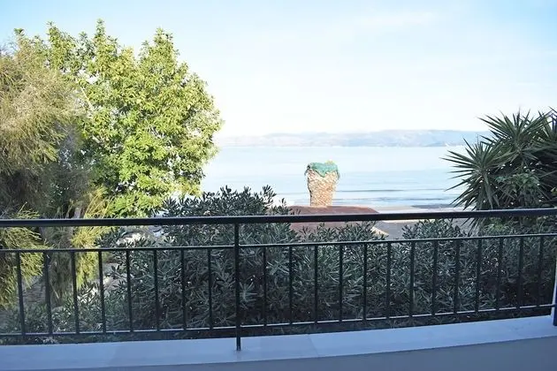 Üç Kişilik Oda, Deniz Manzaralı