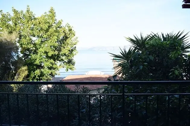 Üç Kişilik Oda, Deniz Manzaralı