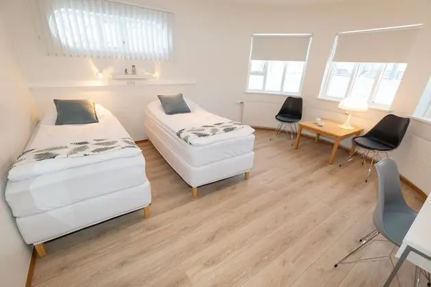 İki Ayrı Yataklı Oda, Ortak Banyo