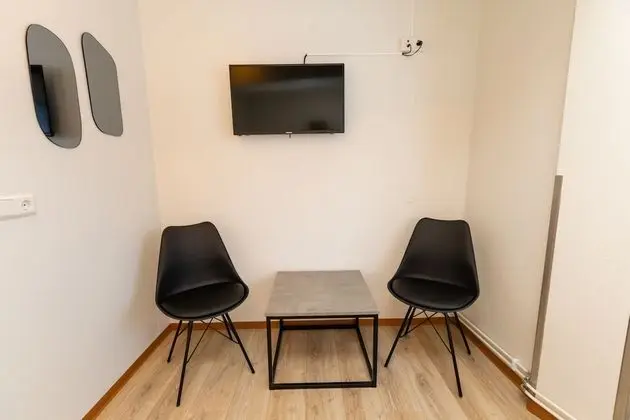 İki Ayrı Yataklı Oda, Ortak Banyo