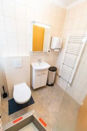 Üç Kişilik Oda, Ortak Banyo