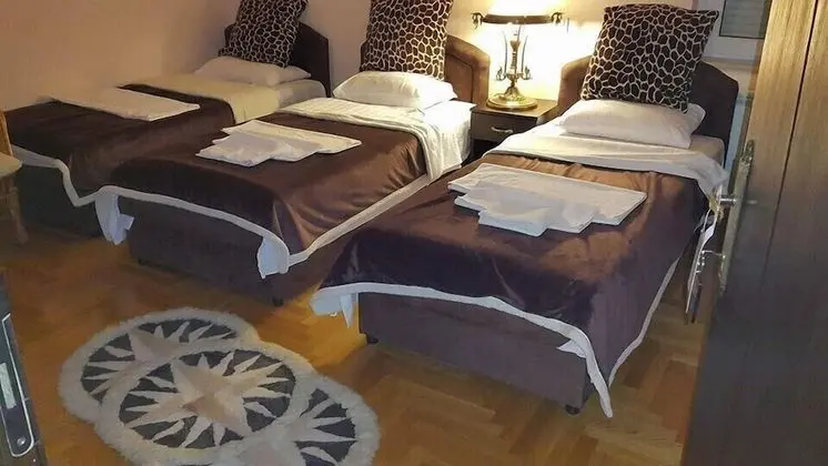 Üç Kişilik Oda
