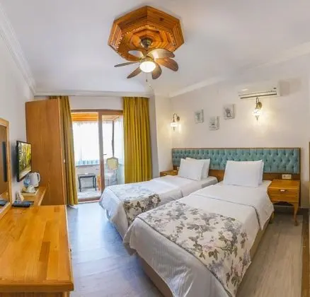 Deluxe Çift Kişilik Oda, Şehir veya Dağ Manzaralı, Balkonlu