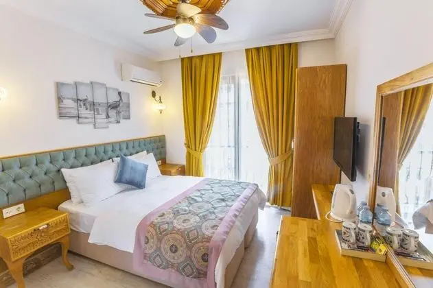 Deluxe Çift Kişilik Oda, Şehir veya Dağ Manzaralı, Balkonlu