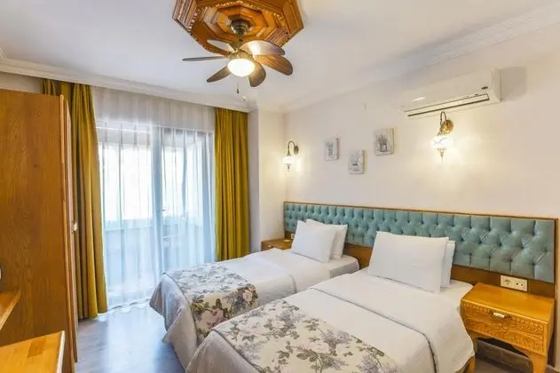 Deluxe Çift Kişilik Oda, Şehir veya Dağ Manzaralı, Balkonlu