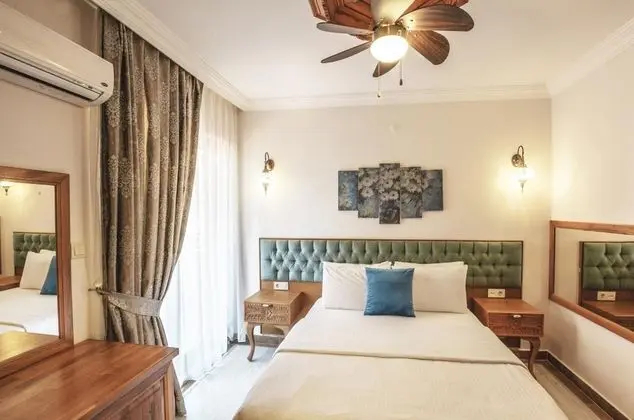 Deluxe Çift Kişilik Oda, Şehir veya Dağ Manzaralı, Balkonlu