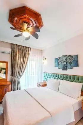 Deluxe Çift Kişilik Oda, Şehir veya Dağ Manzaralı, Balkonlu