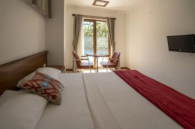 Havuz Bağlantılı Standart Oda, Havuz Manzaralı, Balkonsuz