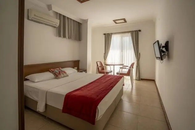 Havuz Bağlantılı Standart Oda, Havuz Manzaralı, Balkonsuz