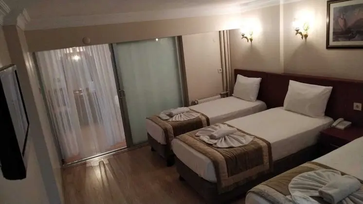 4 PERSON CONNECTION ROOM