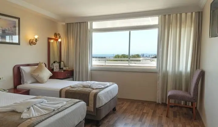 DBL ROOM FRENCH OR TWIN