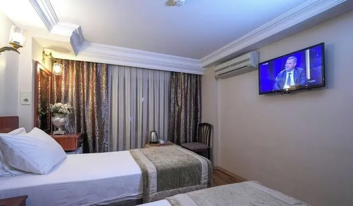 DBL ROOM FRENCH OR TWIN