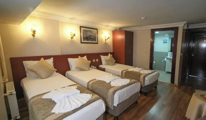 TRIPLE ROOM