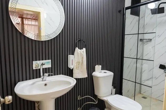 https://images.odamax.com/img/1024x768/odamax/image/upload/Akyol_Palace_202605151730257_JAKUZ_L_ODA_BANYO.jpg
