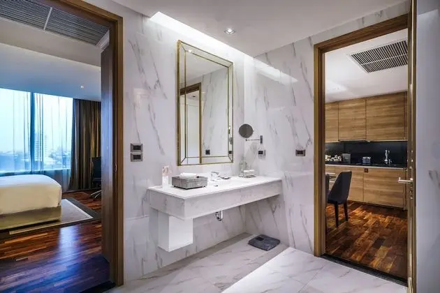 Junior Suite King With Balcony