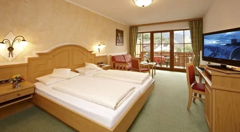 Comfort Tek Büyük Yataklı Oda (with balcony, 36 qm)