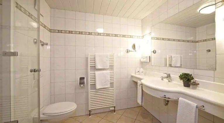 Comfort Tek Büyük Yataklı Oda (with balcony, 36 qm)