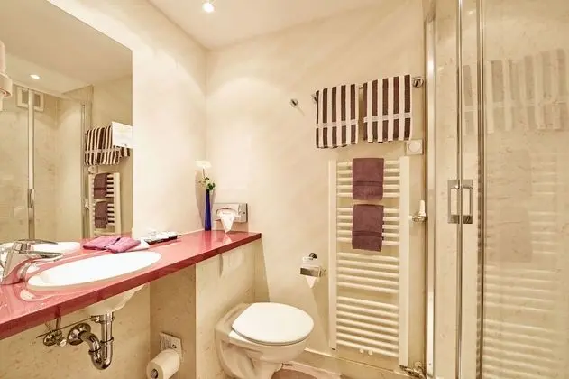 Comfort Tek Büyük Yataklı Oda