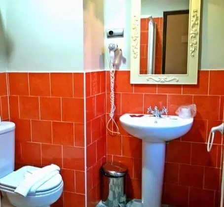 Üç Kişilik Oda