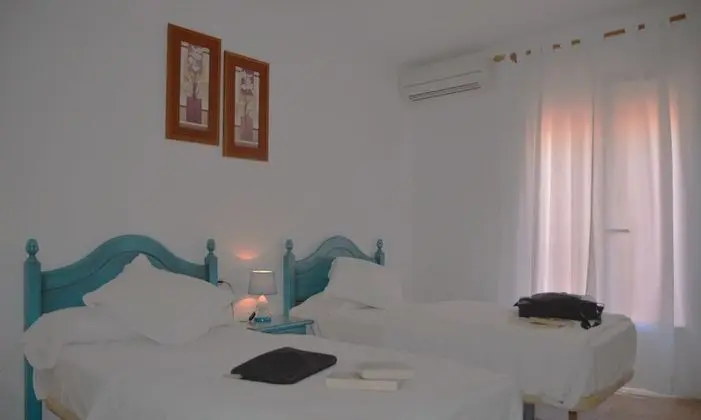 Tek Büyük Yataklı Oda, Balkon, Kısmi Deniz Manzaralı