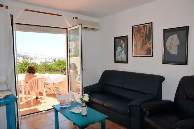 Tek Büyük Yataklı Oda, Balkon, Kısmi Deniz Manzaralı