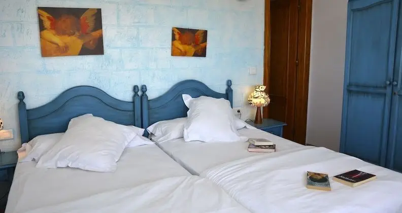 Tek Büyük Yataklı Oda, Balkon, Kısmi Deniz Manzaralı