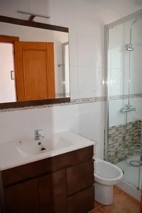 Tek Büyük Yataklı Oda, Balkon, Kısmi Deniz Manzaralı