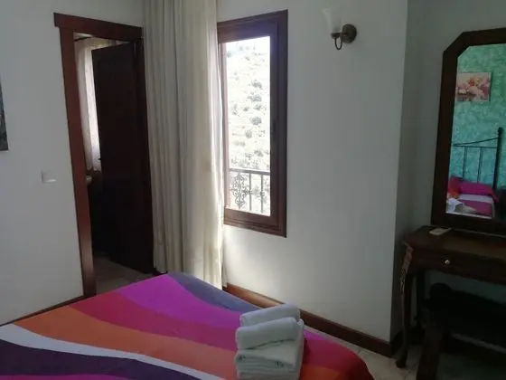 Büyük Yataklı Tek Kişilik Oda