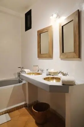 Tek Büyük Yataklı Oda, Banyolu/Duşlu