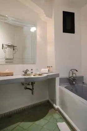 Tek Büyük Yataklı Oda, Banyolu/Duşlu